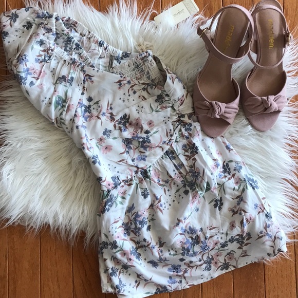 New with Tags beautiful floral blouse - Picture 1 of 5